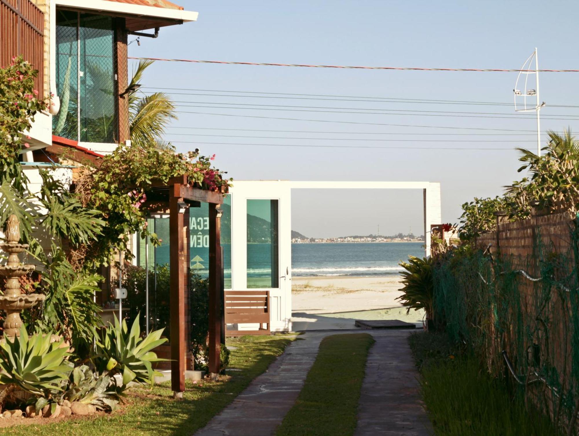 Pousada Recanto Edenico - A Beira Mar Da Praia Ponta Do Papagaio, Palhoca Sc Exterior foto